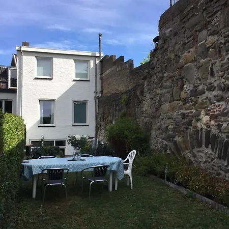 Alojamento de Acomodação e Pequeno-almoço De Stadswal Maastricht
